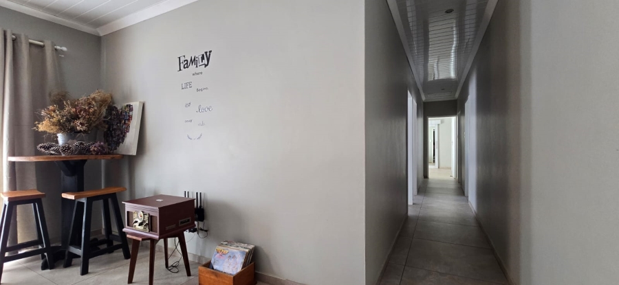 4 Bedroom Property for Sale in Flamwood North West
